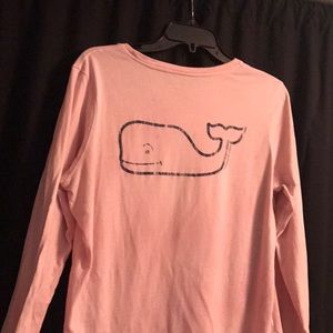 light pink vineyard vines shirt